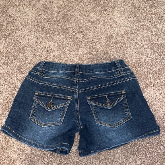 High-Waisted Shorts - Picture 2 of 3